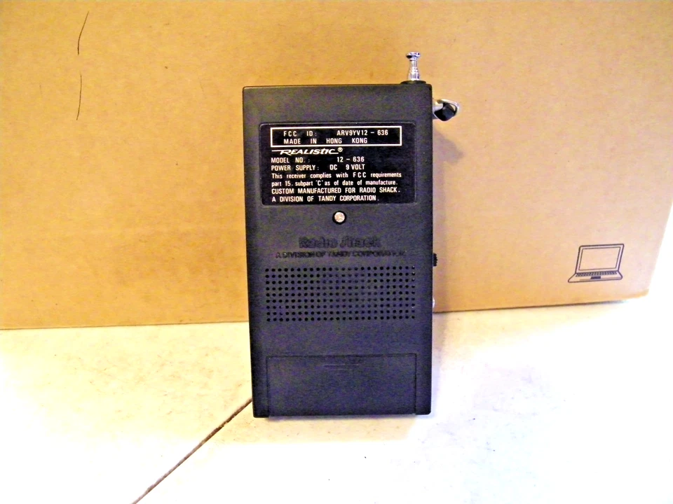 Realistic AM/FM Battery Portable Radio Model 12-636 Vintage Radio Shack Working - Image 2 of 3