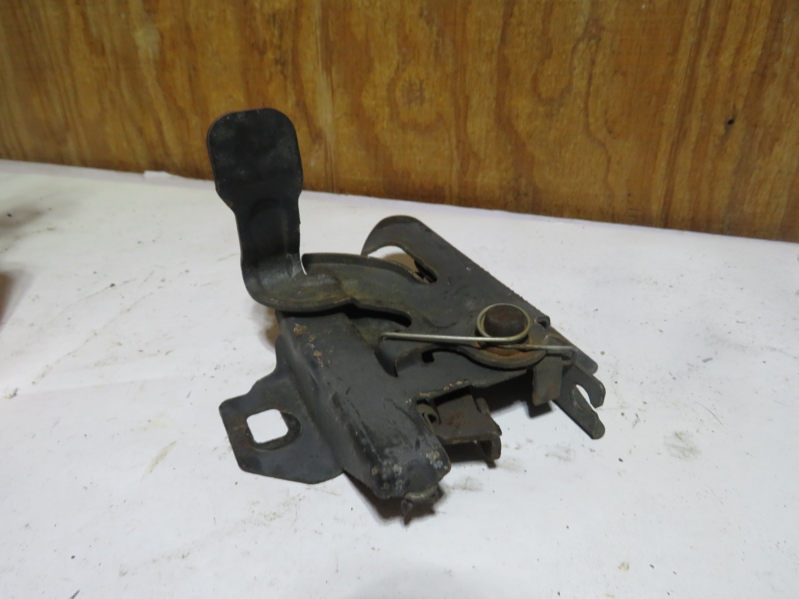 2006 2007 Chevy Duramax 3500 Van HOOD LATCH