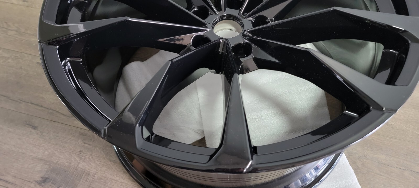LAMBORGHINI URUS REAR WHEEL RIM OEM 4ML601025