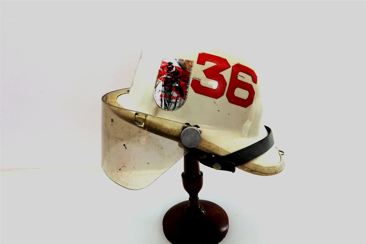 Cairns & Brother製　装飾用 消防士ヘルメットインテリア Cairns helmet shield - Etsy 日本