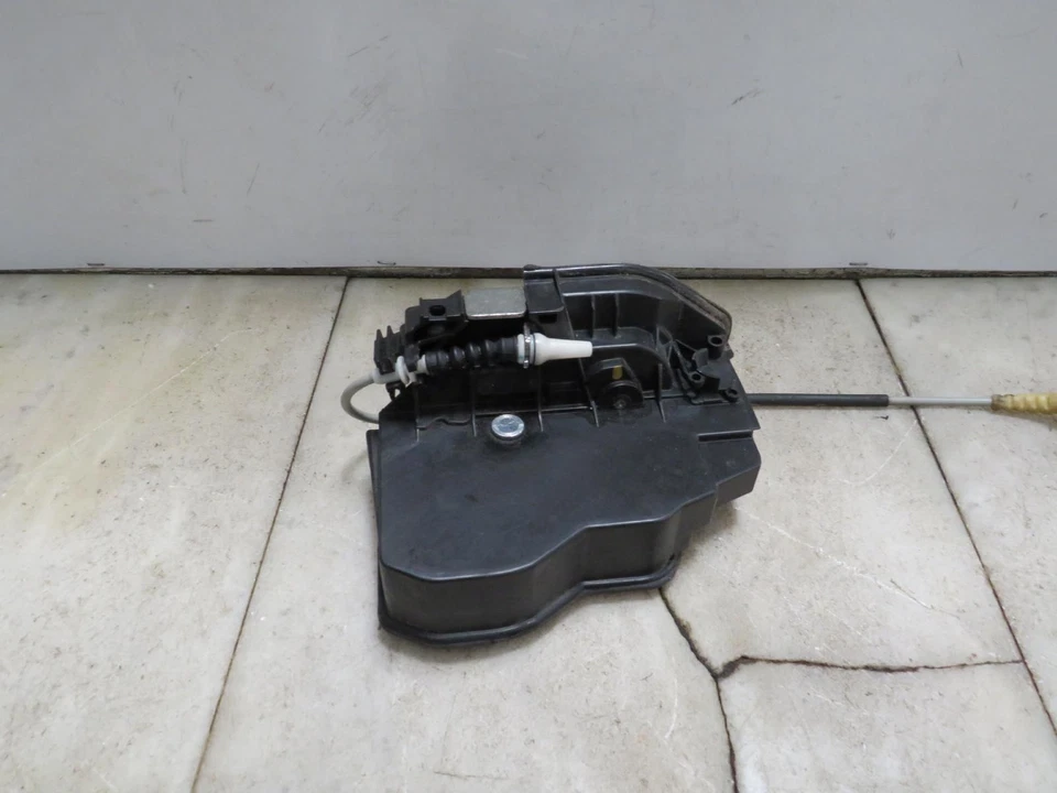 Cierre puerta trasera derecha 09 10 11 12 13 14 15 16 bmw 535i Foto 2 de 3