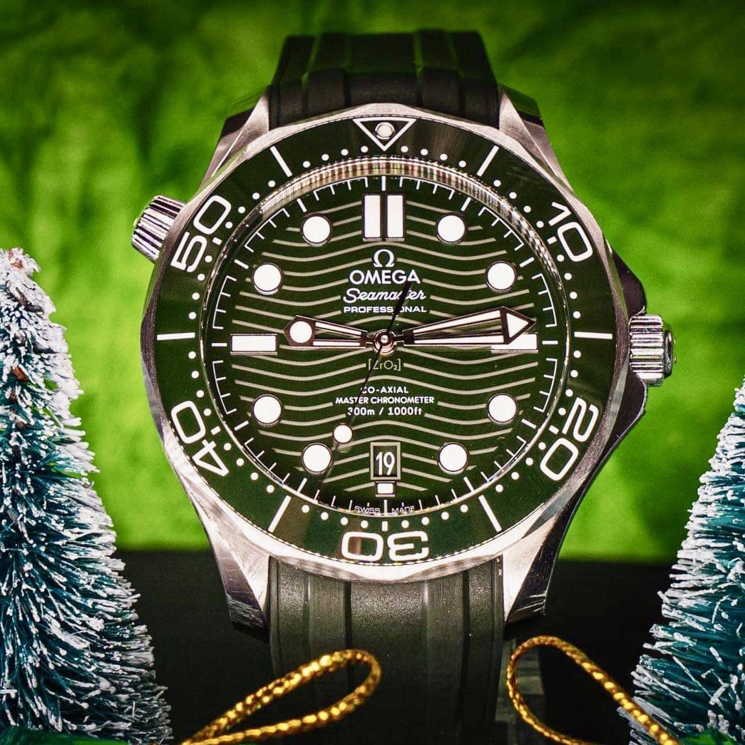 Omega Seamaster Diver 300M Green Dial 42mm Seaweed Ref 210.32.42.20.10.001 Box & Papers