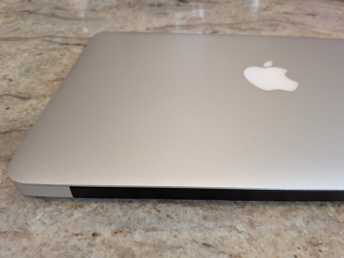 2013 Apple MacBook Air 11” A1465 1.7Ghz / Boost 3.3gHz i7 8GB RAM