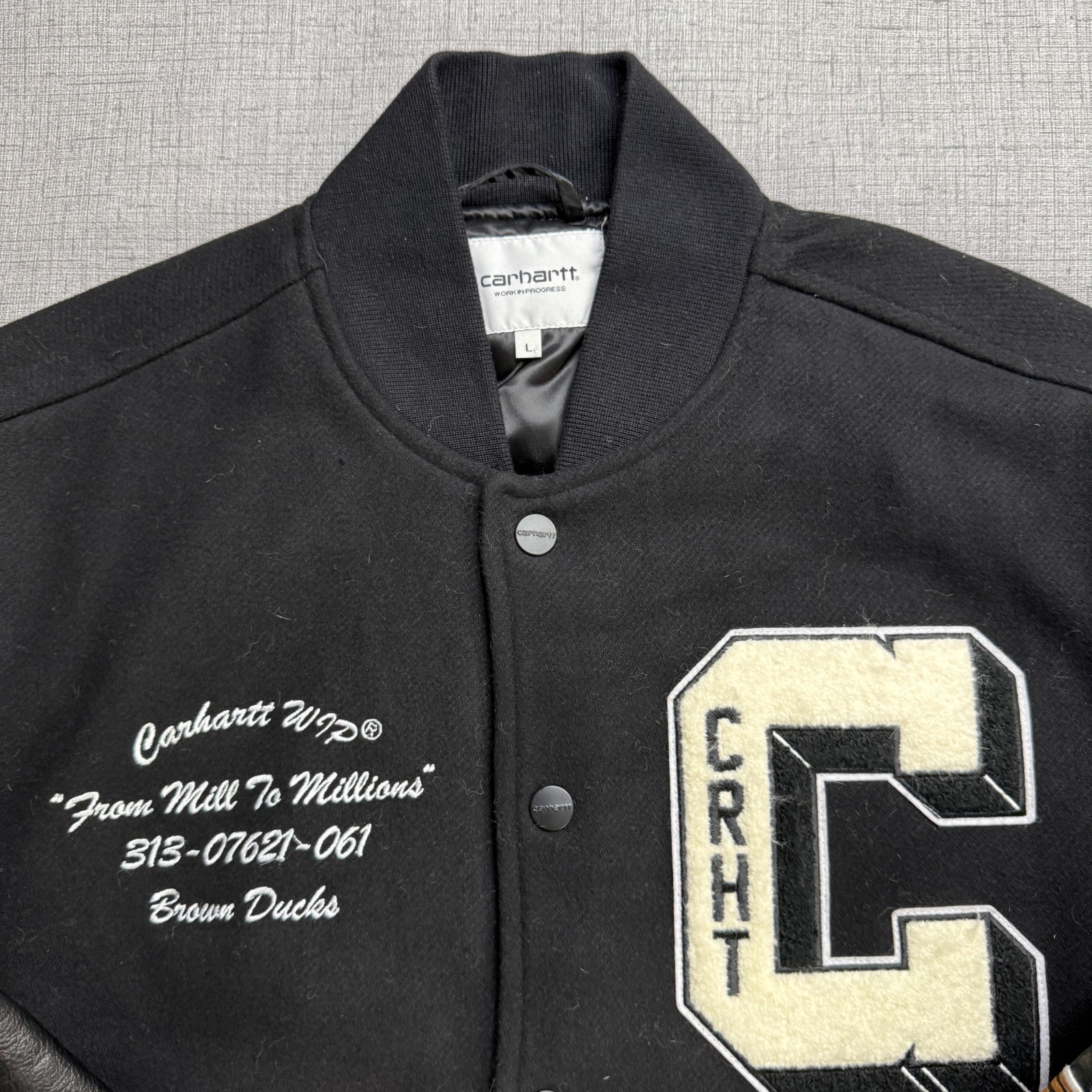 Carhartt WIP Brown Ducks Bomber Jacket Men's L Black Varsity Faux Leather thumbnail 2