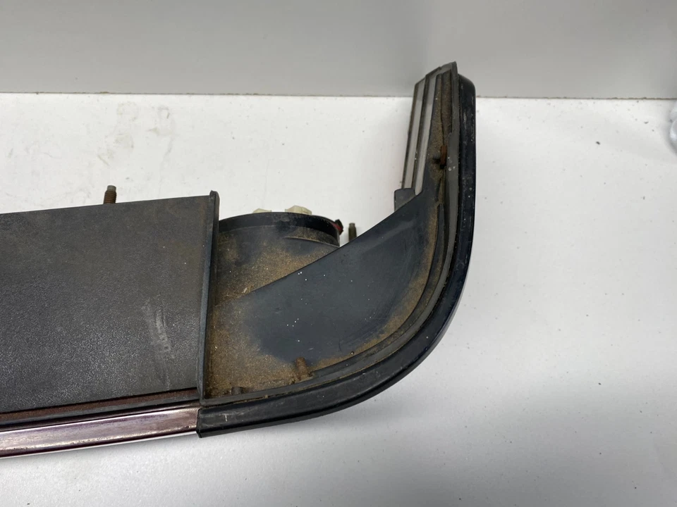 1988 - 1991 FORD TEMPO REAR RIGHT PASSENGER SIDE TAIL LIGHT LAMP OEM, 166-01351 - Image 4 of 4