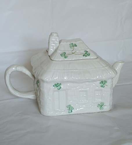 Teiera Belleek Shamrock Irish Cottage da collezione con coperchio quadrato 11a generazione - Foto 3 di 7
