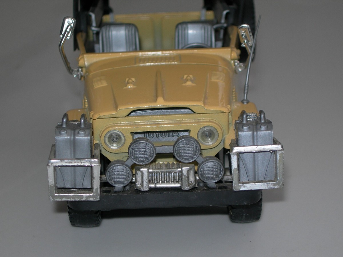 Diecast model cars Toyota Land Cruiser 1/64 BM Creations LC76 red foncé/d RHD