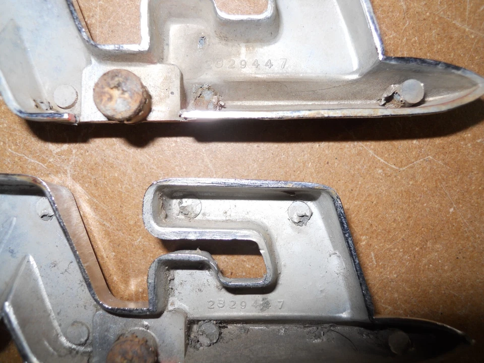 GMC Truck 1955, 1956, 1957 emblemas de guardabarros (par) Foto 2 de 4