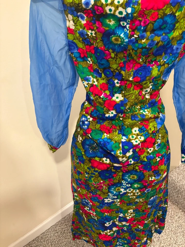 ¿Tela de corteza años 60? Maxi Vestido Línea A Azul Floral Mangas Cortadas Acampanadas Pequeño Foto 3 de 4