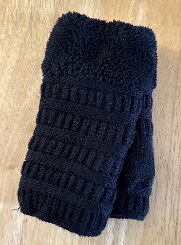C.C Exclusives Sherpa Lined Fingerless Gloves Black NEW - Picture 2 of 2