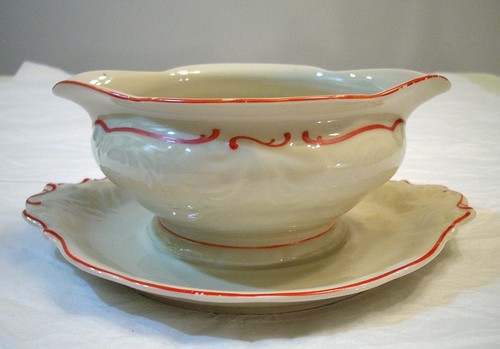 ROYAL IVORY KPM GRAVY BOAT WITH UNDER PLATE RED TRIM - Picture 2 of 11