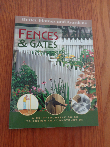 Fences & Gates: Do-it-Yourself Guide by Better Homes & Gardens 2005 SC