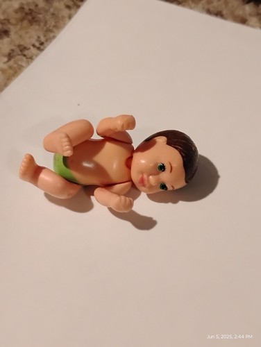 Mattel Tiny Baby Barbie Doll Barbies Baby 2002 Green Diaper Moveable Limbs.