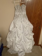 Morilee madeline gardner Wedding dress Ball Gown Size 4 Read Description W/Tags