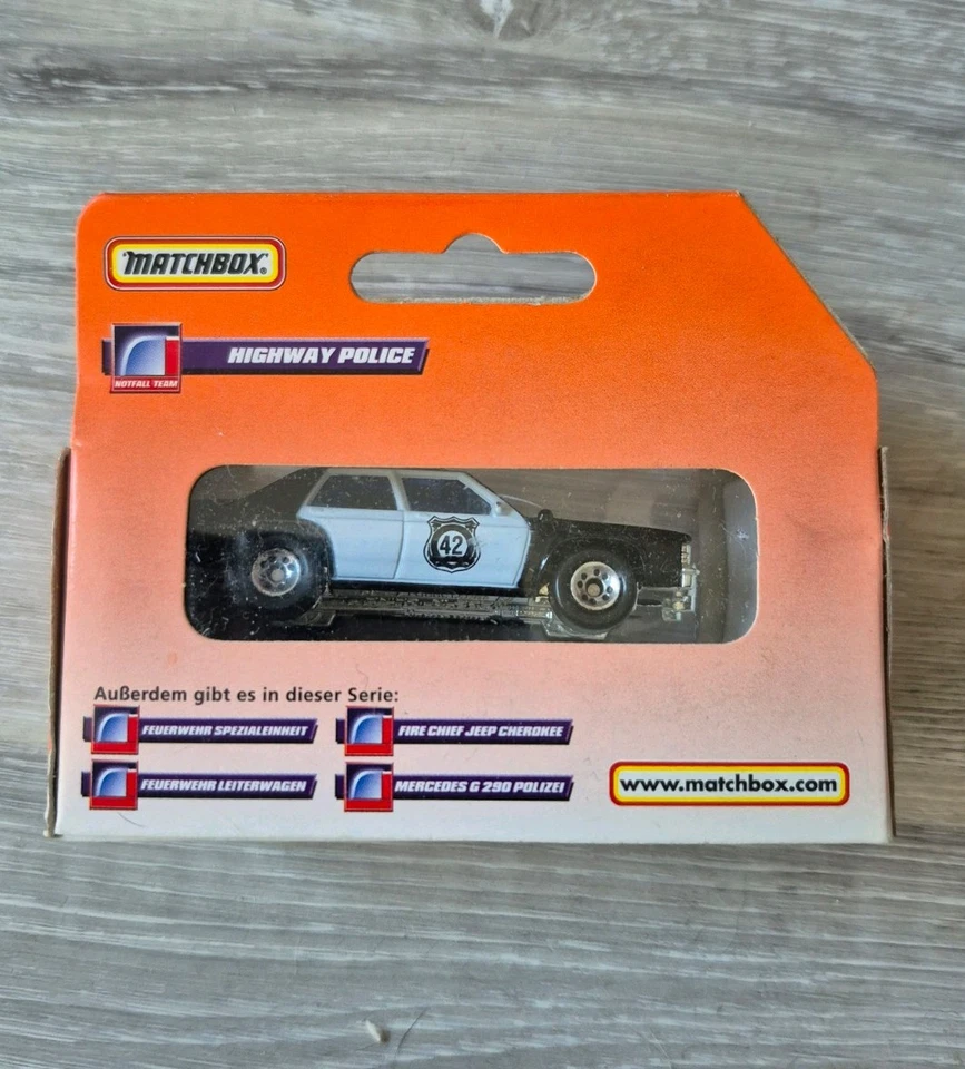 Matchbox Ford LTD Police Car Schwarz Weiß Spielzeugauto Modellauto 1:64 - Bild 2 von 4