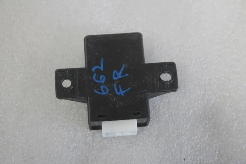 Módulo de cerradura de puerta central Suzuki Reno 2005 2006 2007 2008 96190176 Foto 3 de 4