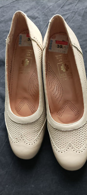 Pumps Größe 4 - ca. 36,5  - 37 NEU  beige  BEQUEM COMFORT  Obermaterial Leder