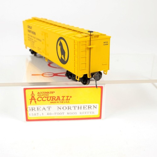 Accurail HO Great Northern Western Fruit Express 40' Reefer Kit Built 1582.1 - Picture 5 of 5