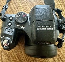 FUJIFILM FinePix S2000HD 10MP 15x Optical Zoom Digital Camera With Case