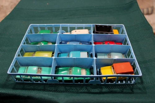 LOT 20 MATCHBOX LESNEY MINI CASE PLUS 12 CARS 1-75 LARK FIELD CAR 300SE FERRARIS
