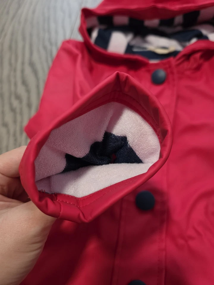 Capa de chuva Hatley vermelha com capuz fofa capuz quente 3T - Imagem 3 de 4
