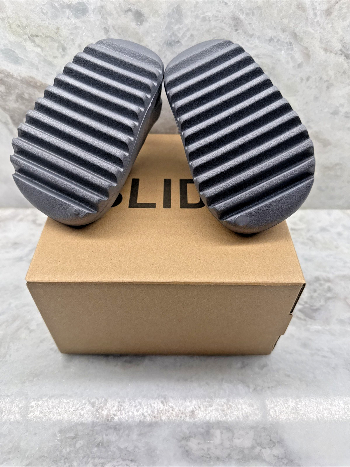 Adidas YZY SLIDE ID 2355 Slate Gray Size 5K (Infants) thumbnail 6