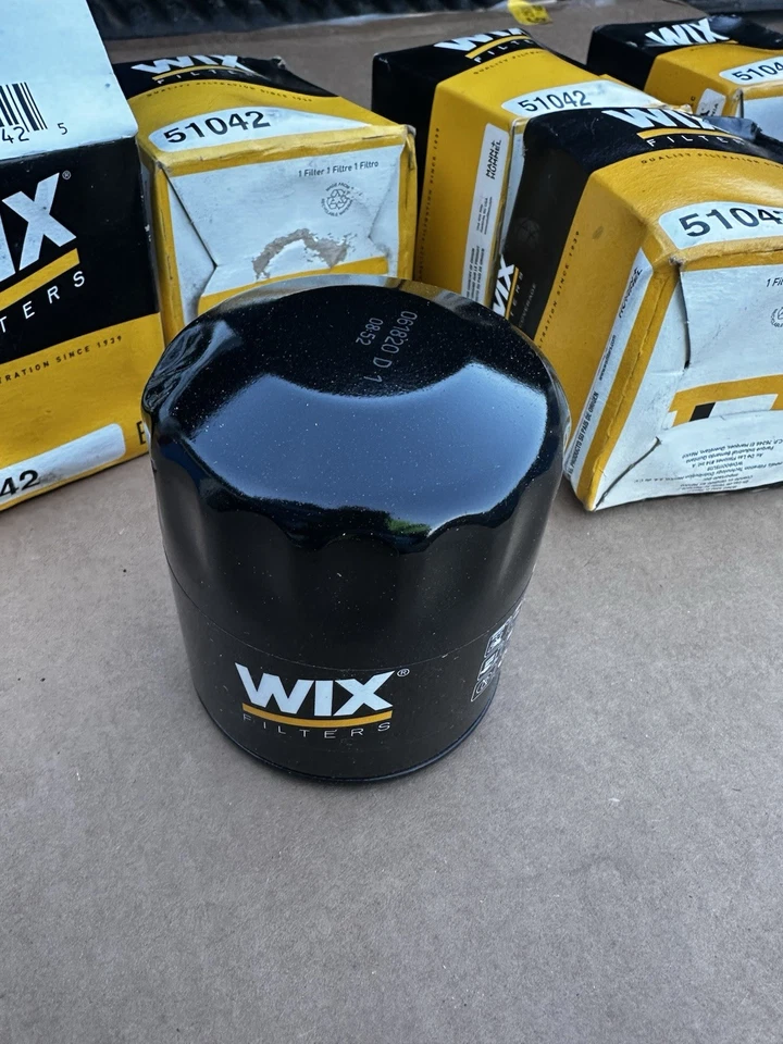 Wix Engine Oil Filter for 2001-2004 Chevrolet Silverado 1500 5.3L V8 GAS OHV - Image 2 of 3