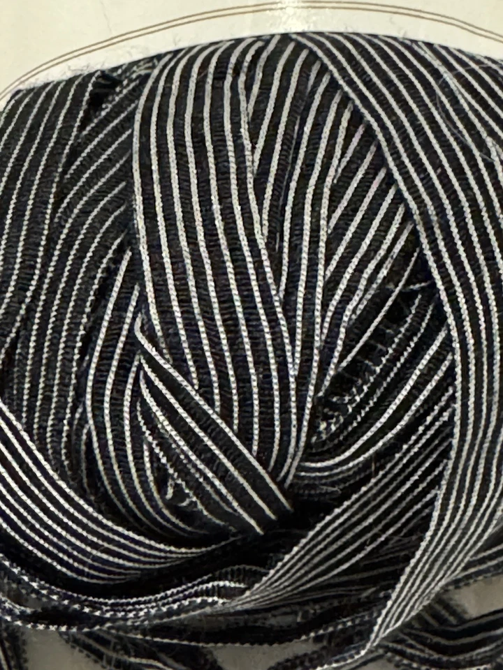 Cinta decorativa Crystal Palace Hilos Color 102 Negro DL 44601 Acrílico Nylon NUEVO LEER Foto 2 de 4