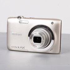 Nikon Coolpix S2600 - 14MP Digital Compact Camera, Charger, Battery, Wrist Strap