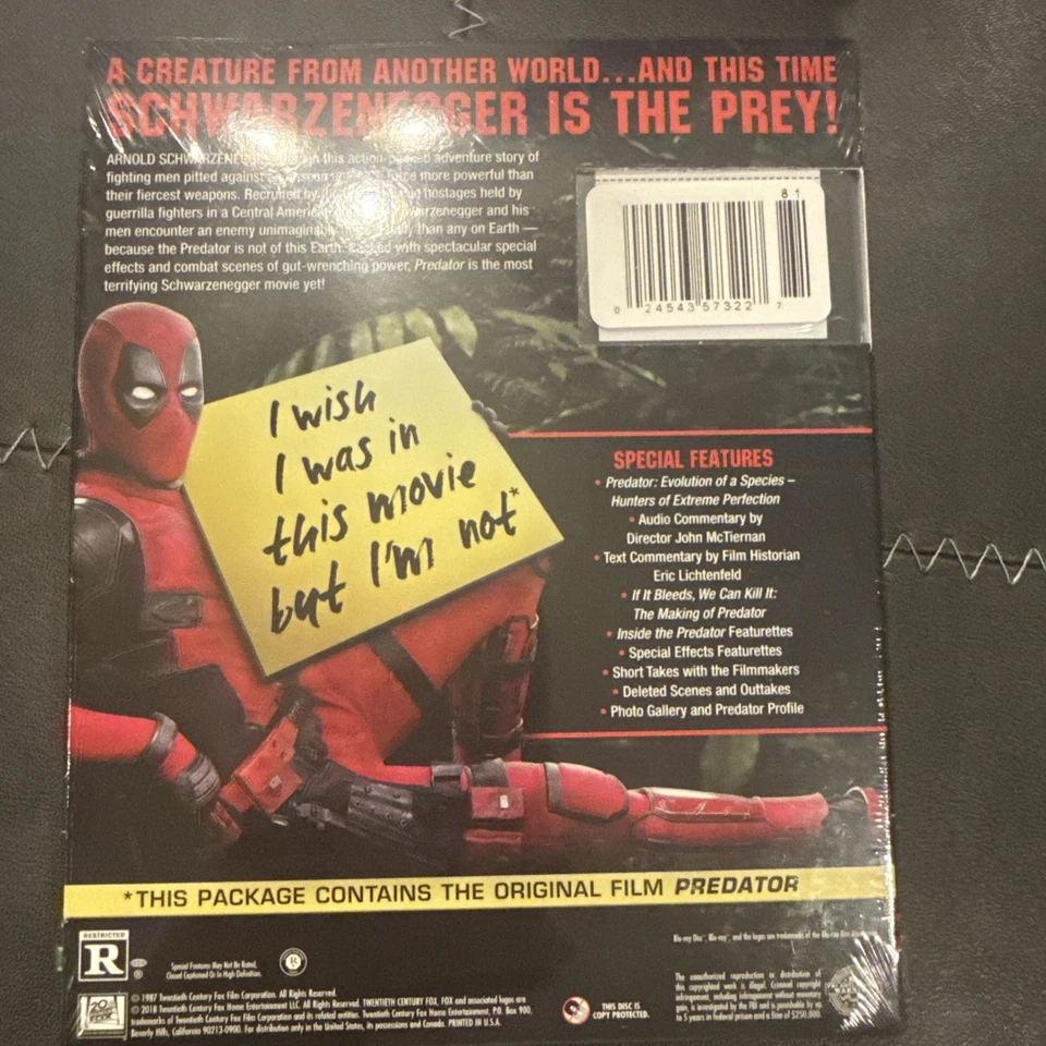 Predator Slipcover Deadpool (Blu Ray, 2018) Photobomb Walmart Exclusive - Image 2 of 3