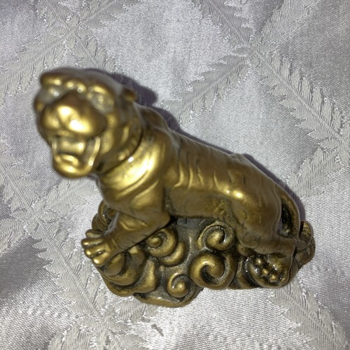Figura de Tigre Chino de Resina “Tono Dorado Antiguo” Color Decoración Miscelánea/Dec A - Imagen 3 de 9