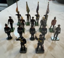 Set Of 16 Lead Toy Soldiers Hand painted - Different Uniforms / Units