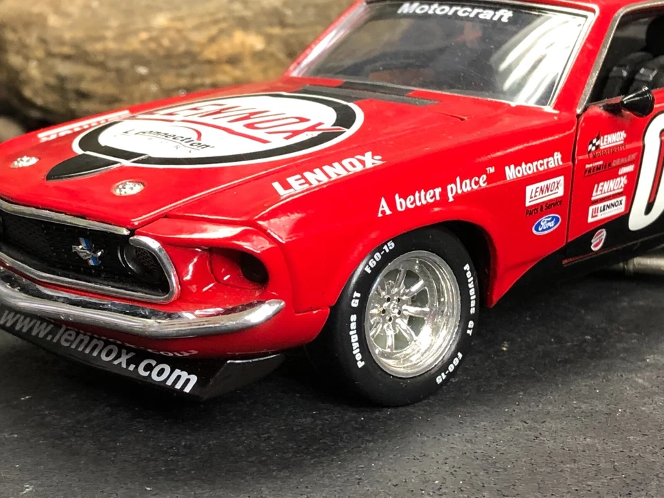 COMO ESTÁ ~ 1:24 Diecast Crown Premiums Lennox 1969 Ford Mustang Racer 302 sin caja Foto 3 de 4