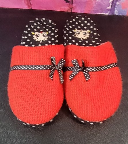 Betty Boop Women's Plush Non-Skid Slippers, Red/Black with Polka Dots, Size 7-8 - Picture 2 of 3