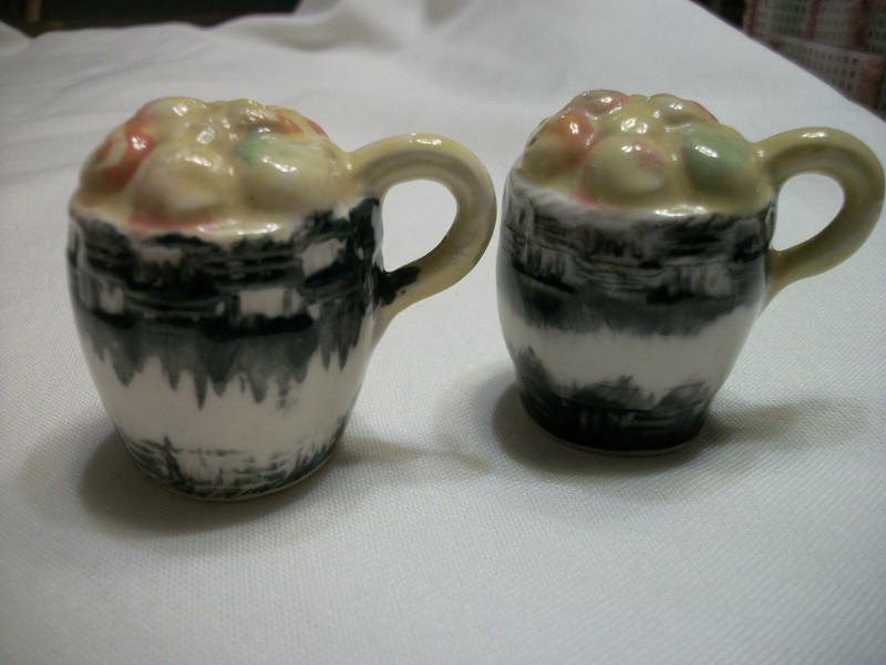 Vintage Cups with Apples Salt & Pepper Shaker - 2" - Made in Japan
