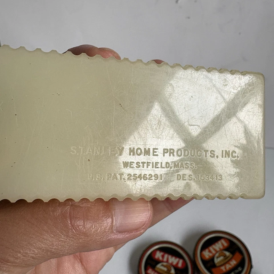 Lote de kit de brillo de zapatos vintage - Kiwi, Esquire, esmalte meltoniano y crema con cepillos Foto 3 de 4