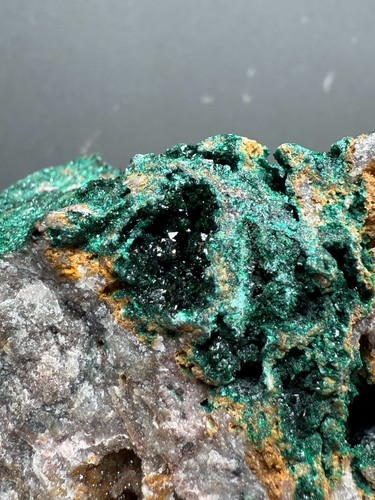 Primary Malachite Crystal on Matrix 507g – From Zaire (DR Congo) - Picture 7 of 11