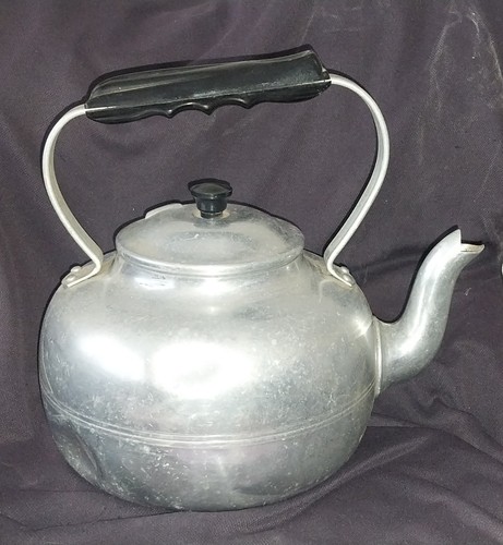 Vintage Kettle, 1950s 1960s Era. - Picture 2 of 18