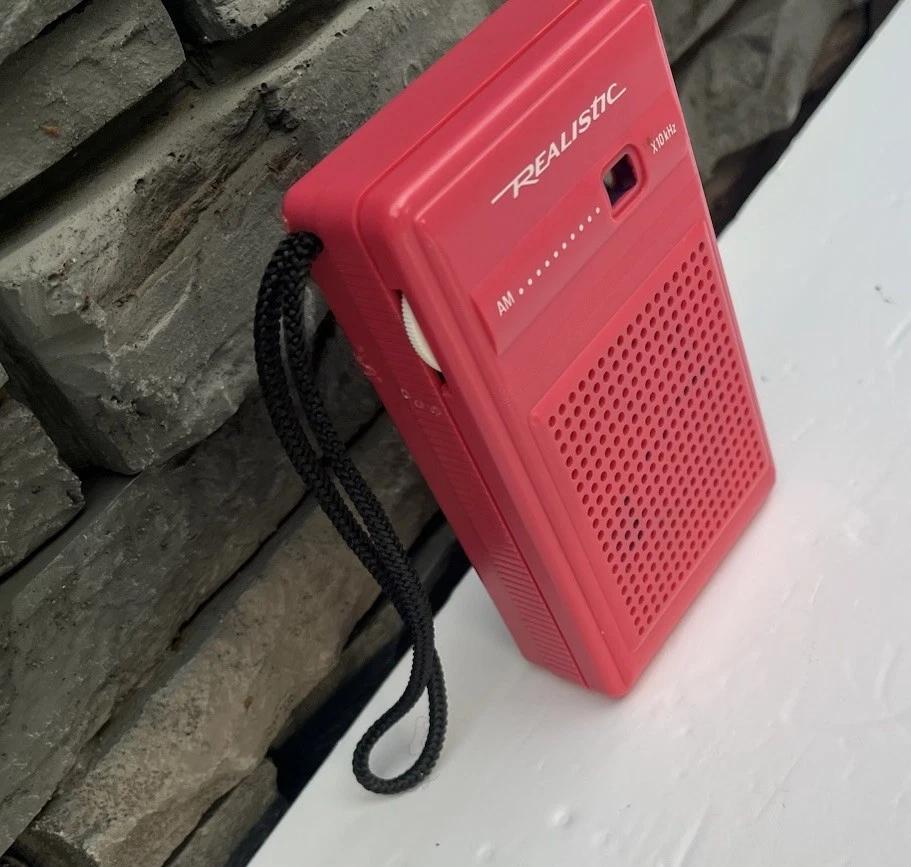 Realistic AM FM Pocket FlavoRadio Flavor Radio Savory Strawberry VTG RARE Works - Image 3 of 4