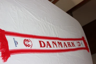 Écharpe De Football Antigua Sérigraphiée Danemark Années 90 - Photo 1/4