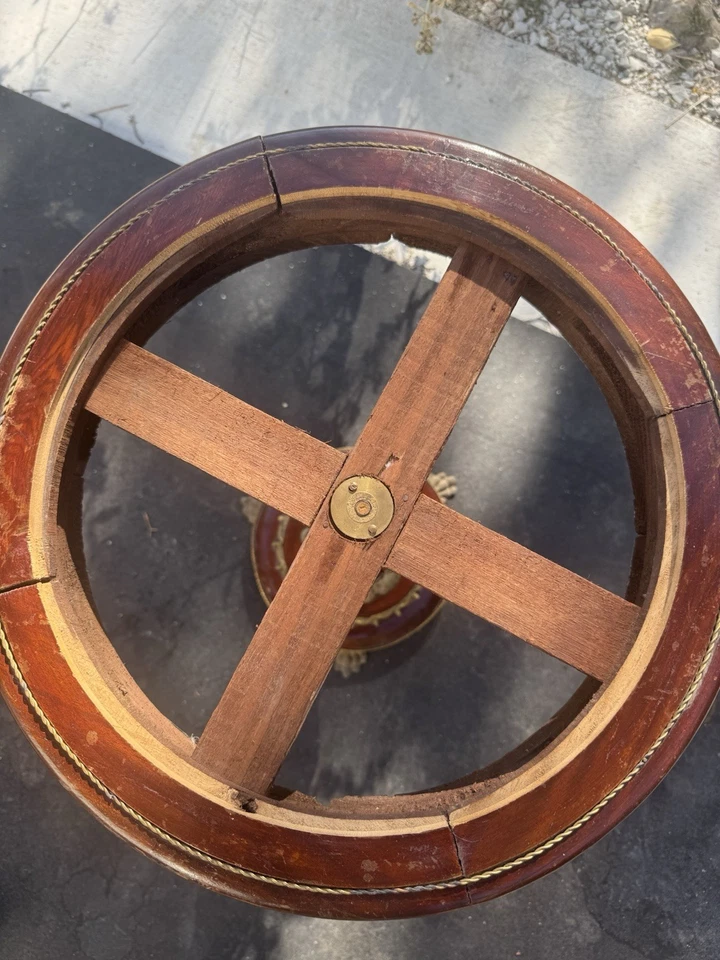 Винтажный пьедестальный стол Regency ormolu с отсутствующей вставкой мраморный верх. - Изображение 2 из 4