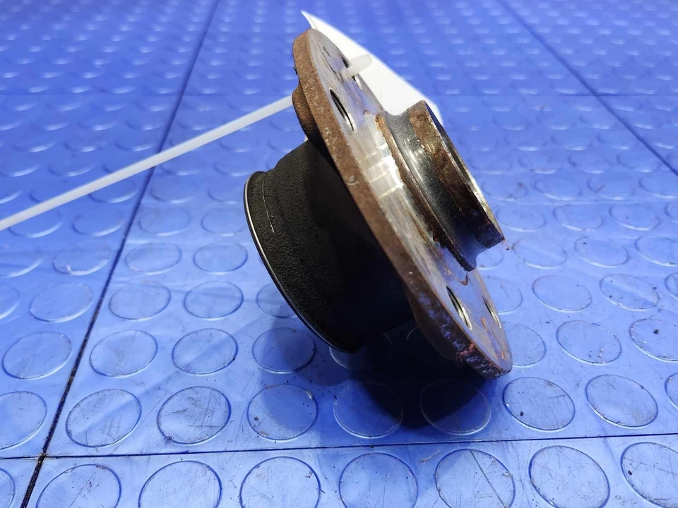 Buje y cojinete de rueda trasera Volkswagen Jetta 2011-2013 genuino OEM 8V0598611A Foto 2 de 4