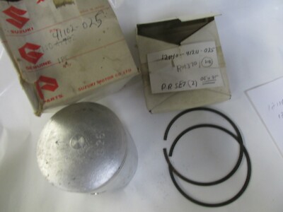 GENUINE NOS RM370 Piston and Ring set 1st over .25 1977