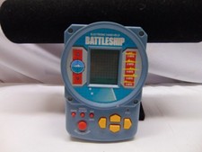 1995 Milton Bradley Battleship electronic hand held game 4633 5" x 3.25"