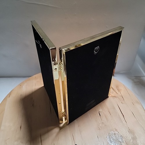 VINTAGE Metal Frame TWO PHOTO BI-FOLD HINGED GOLD TONE BRASS 4.5x6.5 PICTURE - Picture 4 of 8