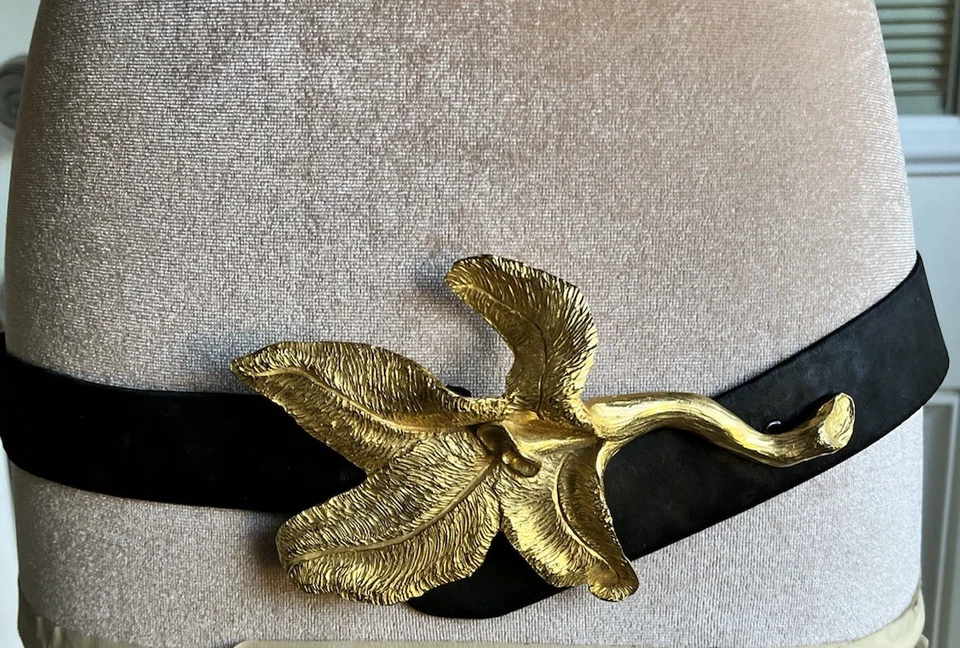 RARE 1983 Christopher Ross Orchid Belt Buckle, Gold Plated, Signed Black Satin - Image 2 of 4
