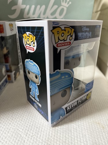 Funko Pop! Disney Tron Kevin Flynn #1856 Brilla en la Oscuridad Funko Exclusivo de Tienda - Imagen 7 de 9