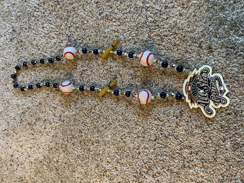 2002 ALL STAR GAME NECKLACE W/MEDALLION AND TEAM SCHEDULE MILWAUKEE - Image 3 of 4