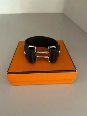 Bracelet Hermès en cuir noir avec boucle H + sa boite - Photo 1/4