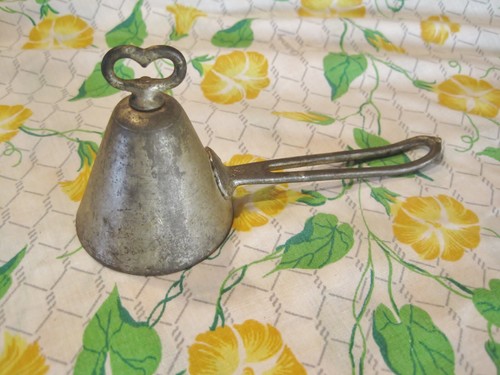 Vintage Conical Shaped Ice Cream Scoop - Picture 4 of 5